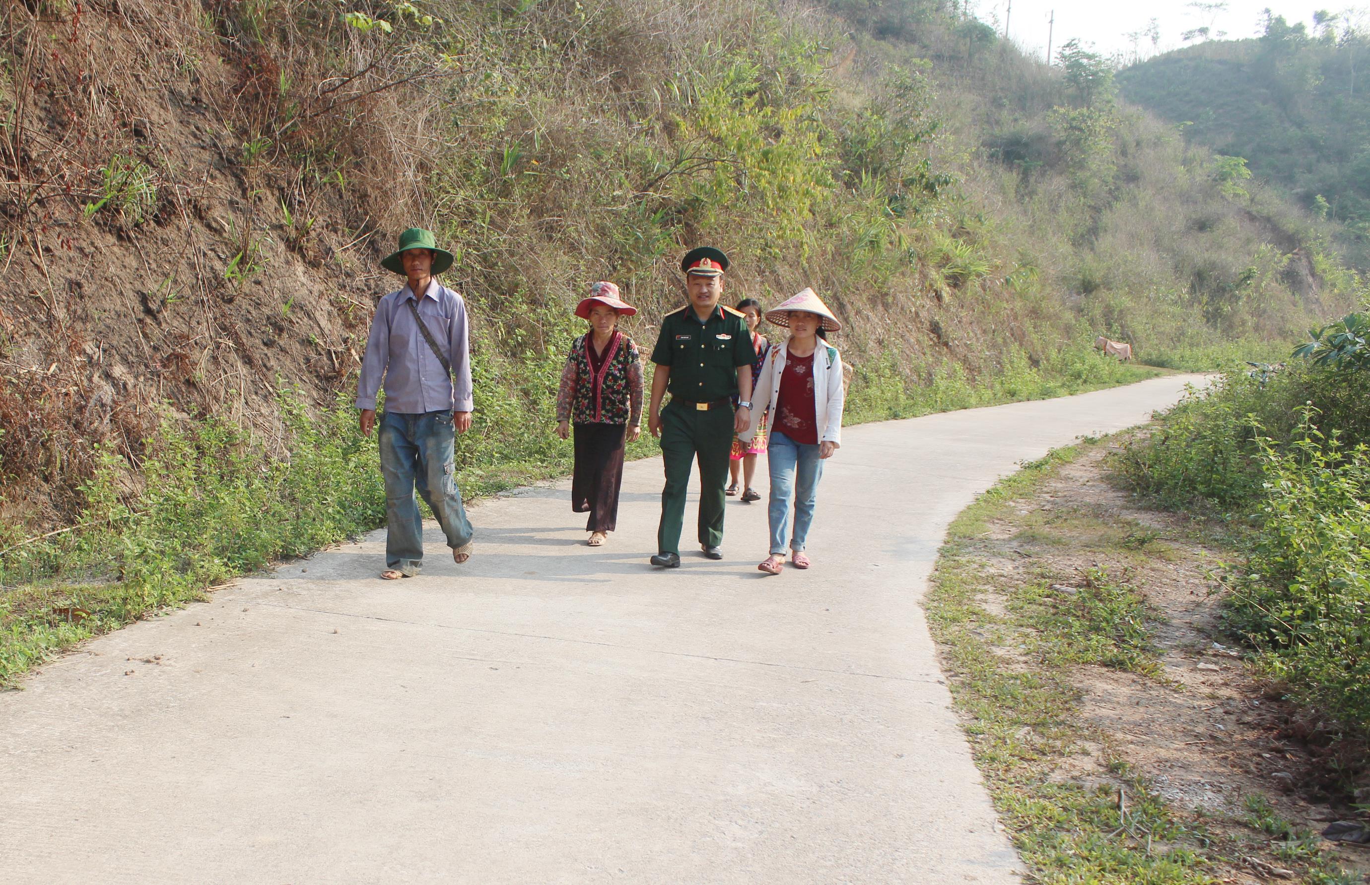 Đường vào lòng dân